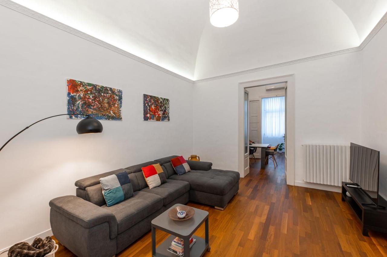 Casa Dei Visionari Lägenhet Bari Exteriör bild